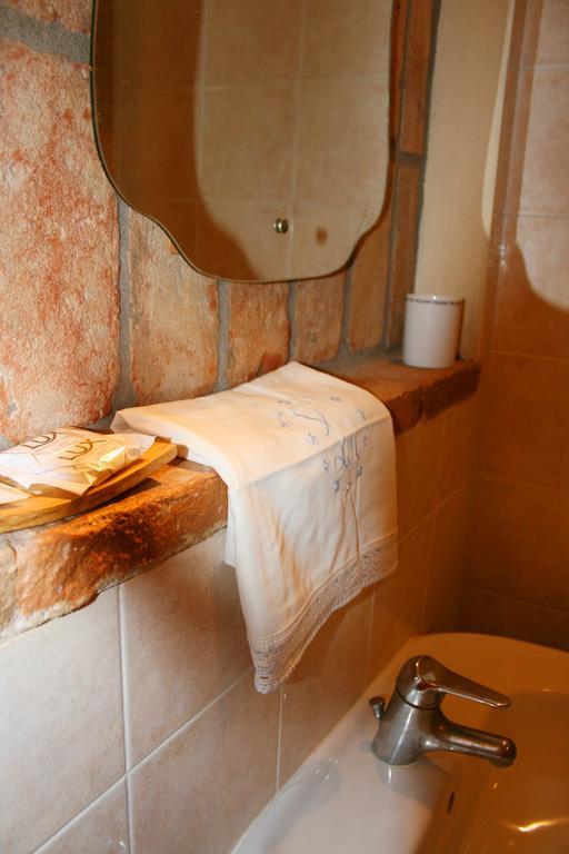 Agriturismo Corte Ponte Dei Tedeschi Pensionat Ostiglia Værelse billede