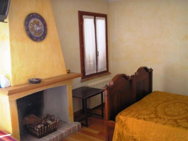Agriturismo Corte Ponte Dei Tedeschi Pensionat Ostiglia Værelse billede